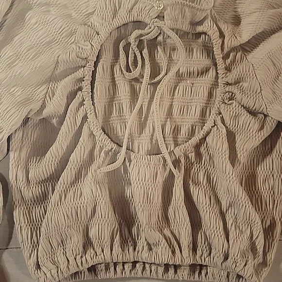 Cute long sleeve open back crop top - Picture 8 of 10